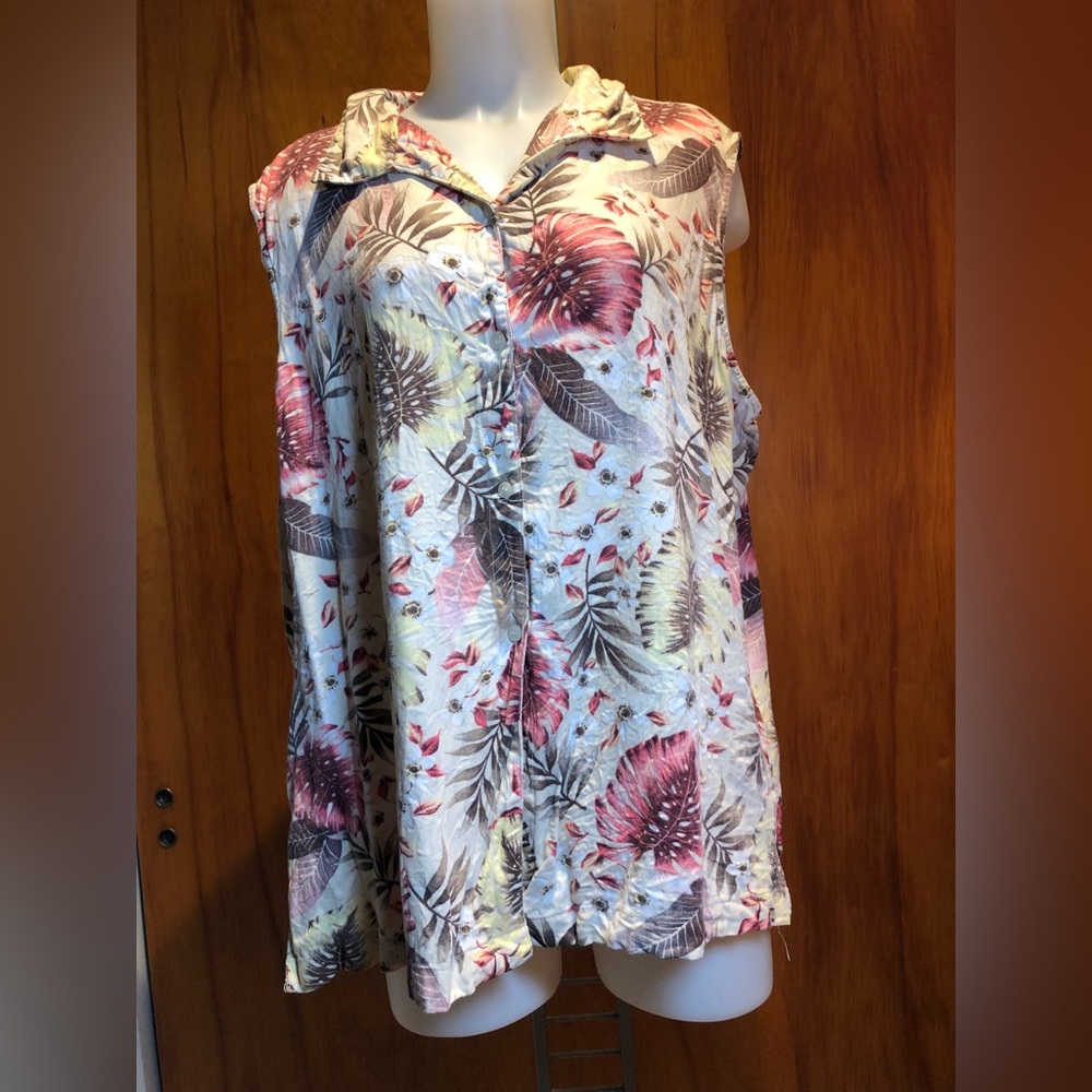 Jaclyn Smith Sleeveless Button Down Blouse 2X Floral PF